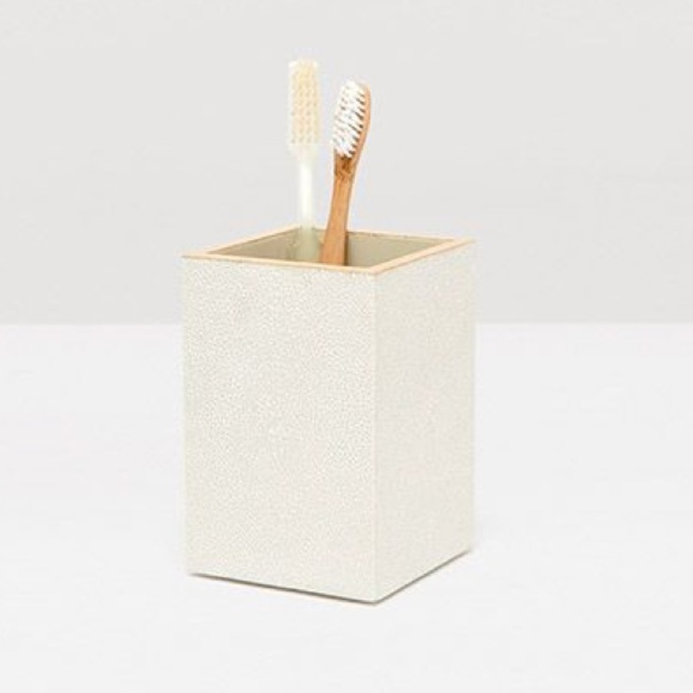 NWT Pigeon and Poodle Toothbrush Holder Stingray